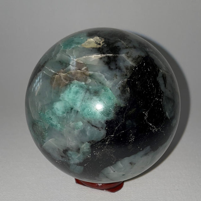 Large Crystal Spheres