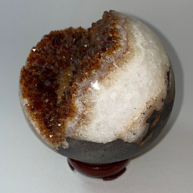 Large Crystal Spheres