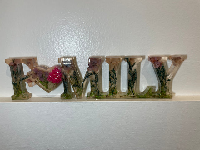 Resin 'FAMILY' Signs