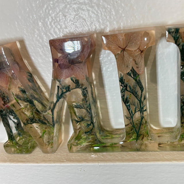 Resin 'FAMILY' Signs