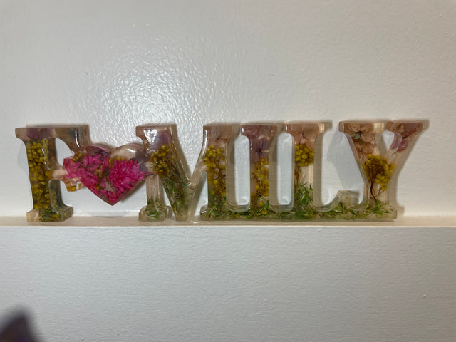 Resin 'FAMILY' Signs