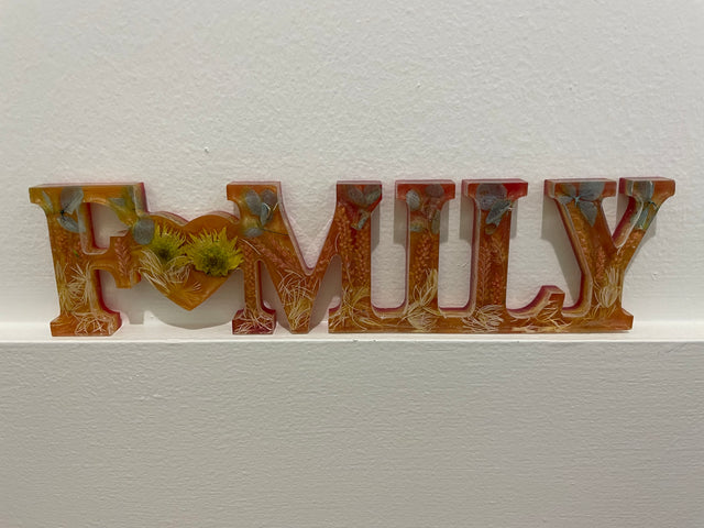 Resin 'FAMILY' Signs